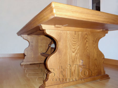 Mesa de estilo castellano en madera de Roble. Carpintera Ebanistera Carpeban en Salamanca, somos profesionales.